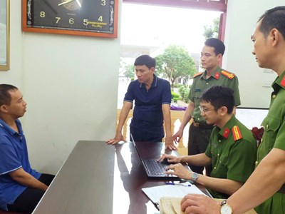 Bắt “nóng” đối tượng đào mộ lấy hài cốt đòi tiền chuộc 5 tỉ