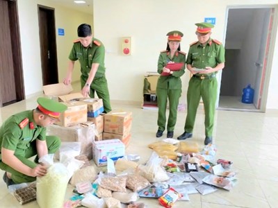 Phát hiện gần 2 tấn nguyên liệu sản xuất bánh Trung thu hết hạn sử dụng