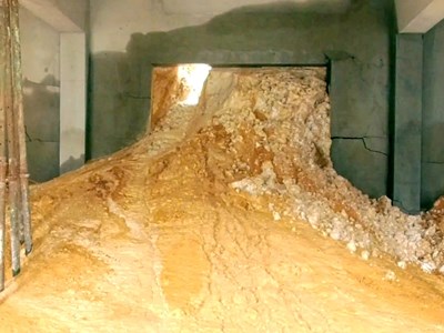 Sạt lở nghiêm trọng tại ngôi trường đang xây ở Thanh Hóa