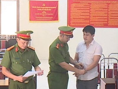 Bắt tạm giam cán bộ địa chính phường có hành vi giả mạo trong công tác