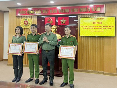 Bắt và vận động đầu thú 27 đối tượng truy nã 