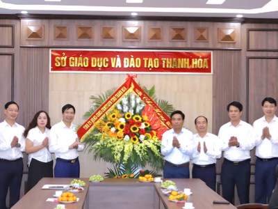 Lãnh đạo tỉnh Thanh Hoá thăm, chúc mừng Ngày Nhà giáo Việt Nam