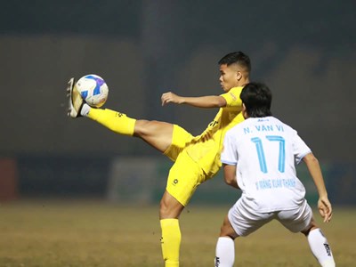 Ribamar toả sáng, Đông Á Thanh Hoá giành lại 1 điểm từ Thép Xanh Nam Định