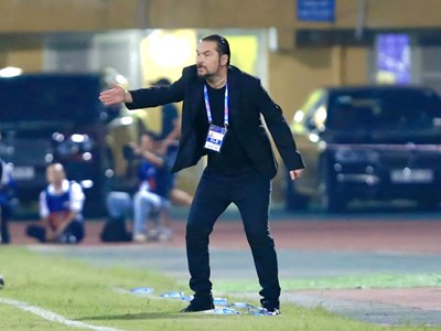 HLV Popov bất ngờ chia tay CLB Đông Á Thanh Hoá