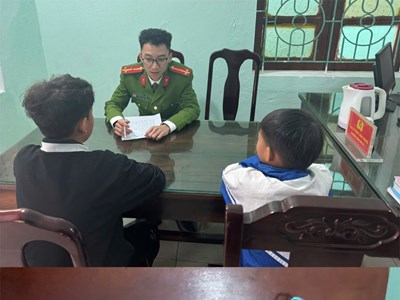 Hai thiếu niên bắn bể kính xe khách trên cao tốc Bắc – Nam