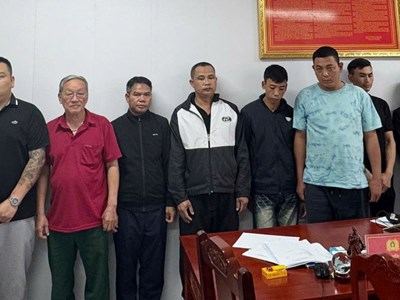 Khởi tố 12 đối tượng trong vụ khai thác cát trái phép trên sông Chu