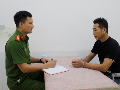 Tạm giữ người đàn ông say rượu hành hung cô giáo 