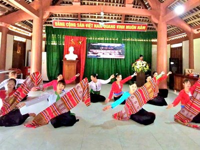 Bảo tồn di sản văn hoá vùng cao, phát triển du lịch