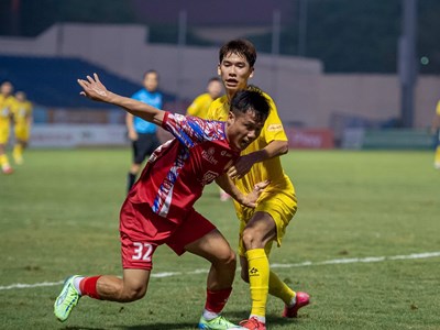 Thua đau vì thẻ đỏ, Đông Á Thanh Hóa lỡ cơ hội bám đuổi nhóm đầu