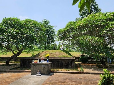 Hiện trường Khu lăng mộ vua Lê Túc Tông bị xâm phạm