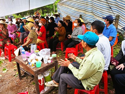 Bãi rác quá tải, dân phản ứng mạnh, doanh nghiệp hứa khắc phục