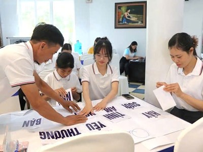 Liên hoan Gia đình nữ công nhân hạnh phúc tiêu biểu