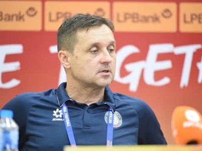 HLV Steinbruckner xin từ chức sau trận thua thứ tư liên tiếp của Đông Á Thanh Hóa