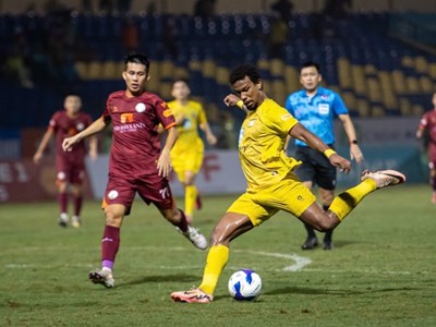 Để rơi chiến thắng phút bù giờ, Đông Á Thanh Hóa lỡ cơ hội ngắt chuỗi trận tệ hại