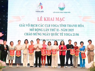 Hơn 100 vận động viên phô diễn vẻ đẹp dẻo dai tại Giải Yoga các CLB Thanh Hóa mở rộng