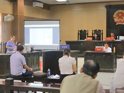 Giảm án cho bị cáo dùng sổ đỏ giả lừa đảo 200 triệu đồng