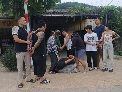 Bắt giữ 4 nghi phạm nước ngoài xịt hơi cay cướp ô tô tài xế lúc rạng sáng