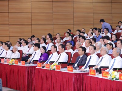 Giữa một thế kỷ, ngòi bút vàng và khát vọng xứ Thanh vươn xa