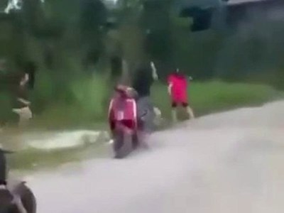 Công an vào cuộc vụ hai nhóm nữ sinh cầm dao truy sát nhau 