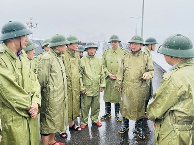 Phó Thủ tướng Trần Hồng Hà kiểm tra ứng phó bão số 3 tại Thanh Hóa