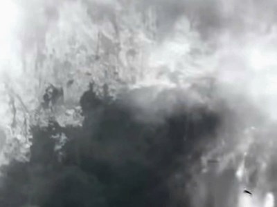 Cả rừng rung chuyển vì sạt lở đá khủng