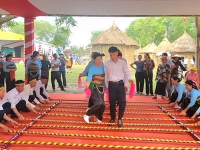 Bài 2 - Hồi sinh lễ hội, giữ lửa hồn làng