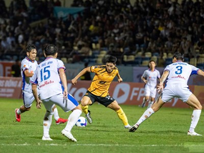 Thanh Hóa hòa Đà Nẵng kịch tính, Bùi Tiến Dũng thành tâm điểm