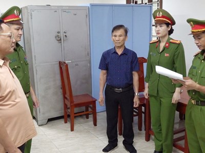 Video nóng: Khám xét, bắt khẩn cấp 'bầu' Đoan, cú sốc bóng đá Việt