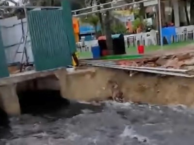 Lý do nước đen tràn ra biển Sầm Sơn