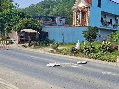 Hố sụt án ngữ giữa lòng đường, Thái Nguyên lập rào phong tỏa