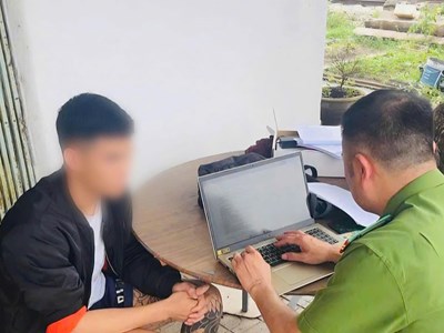 Bắt đối tượng lạng lách tăng ga tông CSGT nhập viện