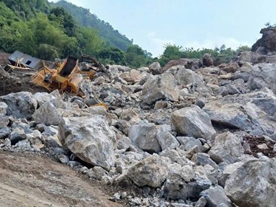 Mỏ đá sạt lở trong đêm, vùi lấp nhiều máy móc ở Thái Nguyên