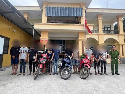 Triệu tập 14 thiếu niên mang hung khí, phóng xe gây náo loạn