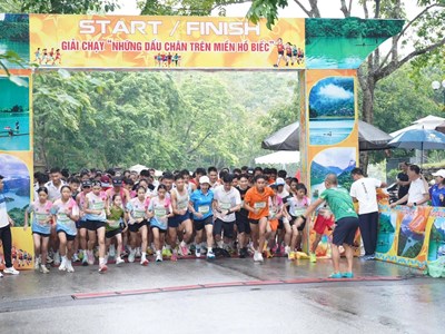 Gần 700 vận động viên chinh phục cung chạy hồ Ba Bể