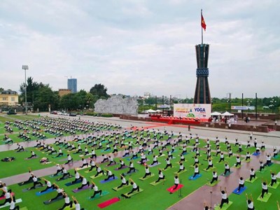 Ấn tượng màn đồng diễn yoga quy mô lớn tại Thái Nguyên
