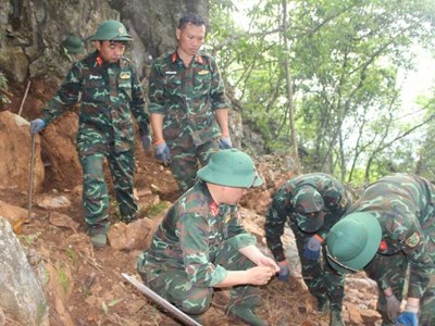 Băng rừng vượt núi đá tìm hài cốt liệt sĩ nơi địa đầu Tổ quốc