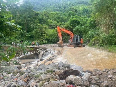 Đường vào điểm du lịch vùng cao Thái Nguyên tan hoang sau mưa lũ