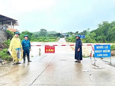 Hàng trăm người được huy động tìm bé trai bị lũ cuốn trôi ở Thái Nguyên
