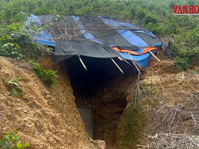 Cận cảnh bên trong hầm nghi khai thác vàng giữa rừng Thái Nguyên