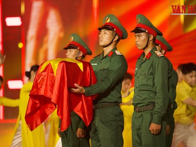 Những hình ảnh cảm động tại Cầu truyền hình “Sao sáng dẫn đường” ở Tuyên Quang