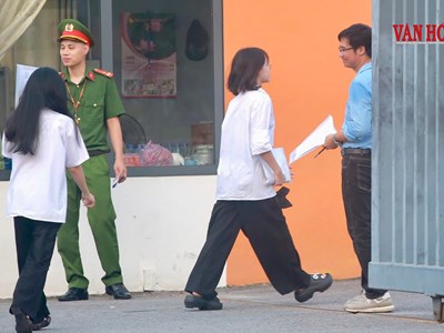 326 thí sinh bước vào môn thi đầu tiên kỳ thi lại tốt nghiệp THPT