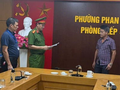Khởi tố 2 đối tượng trục lợi từ việc thu gom, nghiền trái phép chất thải xây dựng