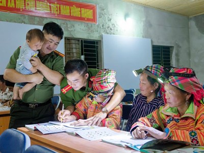 Thắp sáng con chữ vùng cao giữa đại ngàn Tây Côn Lĩnh
