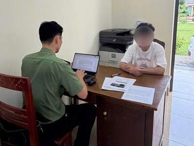 Xử phạt nam thanh niên livestream xúc phạm cán bộ trên không gian mạng