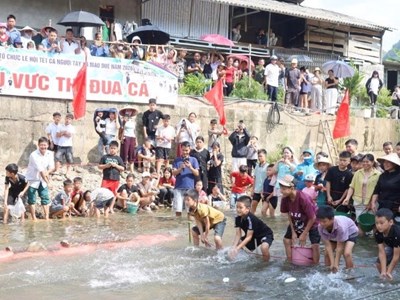 Rộn ràng Lễ hội Tết cá trên vùng Cao nguyên đá