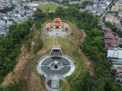 Gắn biển giải thưởng kiến trúc Đền thờ liệt sĩ Chiến trường Điện Biên Phủ 