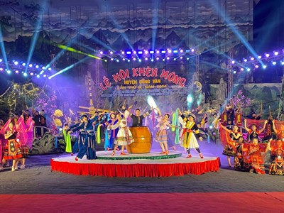 Lên cao nguyên đá Đồng Văn thưởng thức “tiếng Khèn trên mây“