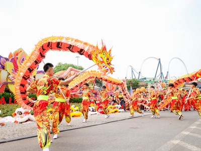  Du khách đổ xô đến lễ hội Rồng dịp lễ 30.4-1.5