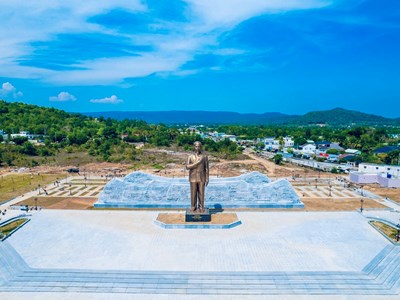 Khánh thành Quảng trường trung tâm và Tượng đài Bác Hồ tại Phú Quốc 