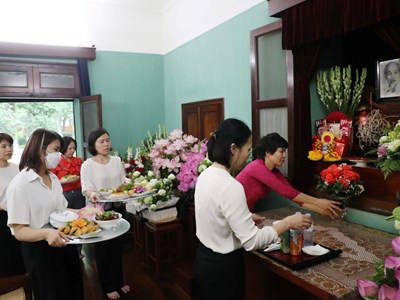 Thầm lặng và thiêng liêng chăm sóc ngôi Nhà đặc biệt H67